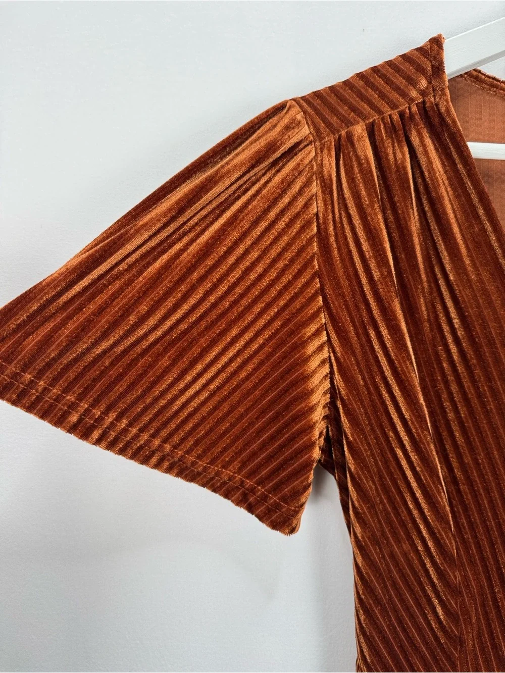 Women’s Burnt Orange Velvet Wrap Midi Dress XS Pleated Short Sleeve
